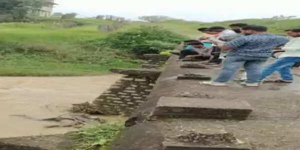 युवक का शव बरामद, जांच में जुटी पुलिस