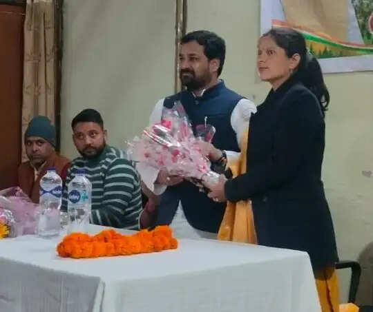 पर्यटन नगरी धनोल्टी की समस्याएं हल करने की मांग उठाई