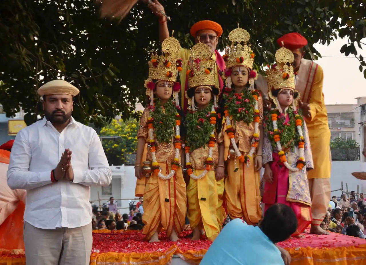 ऐतिहासिक नाटीइमली में प्रभु श्रीराम समेत चारों भाइयों के मिलन को देख श्रद्धालु भावविह्वल