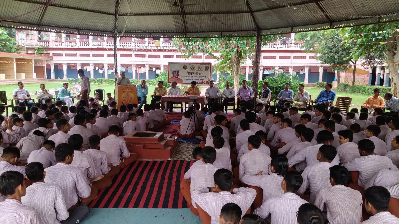 शिक्षक ही राष्ट्र के चरित्र का निर्माता, गुरुकुल कांगड़ी में गुरुजनों का सम्मान