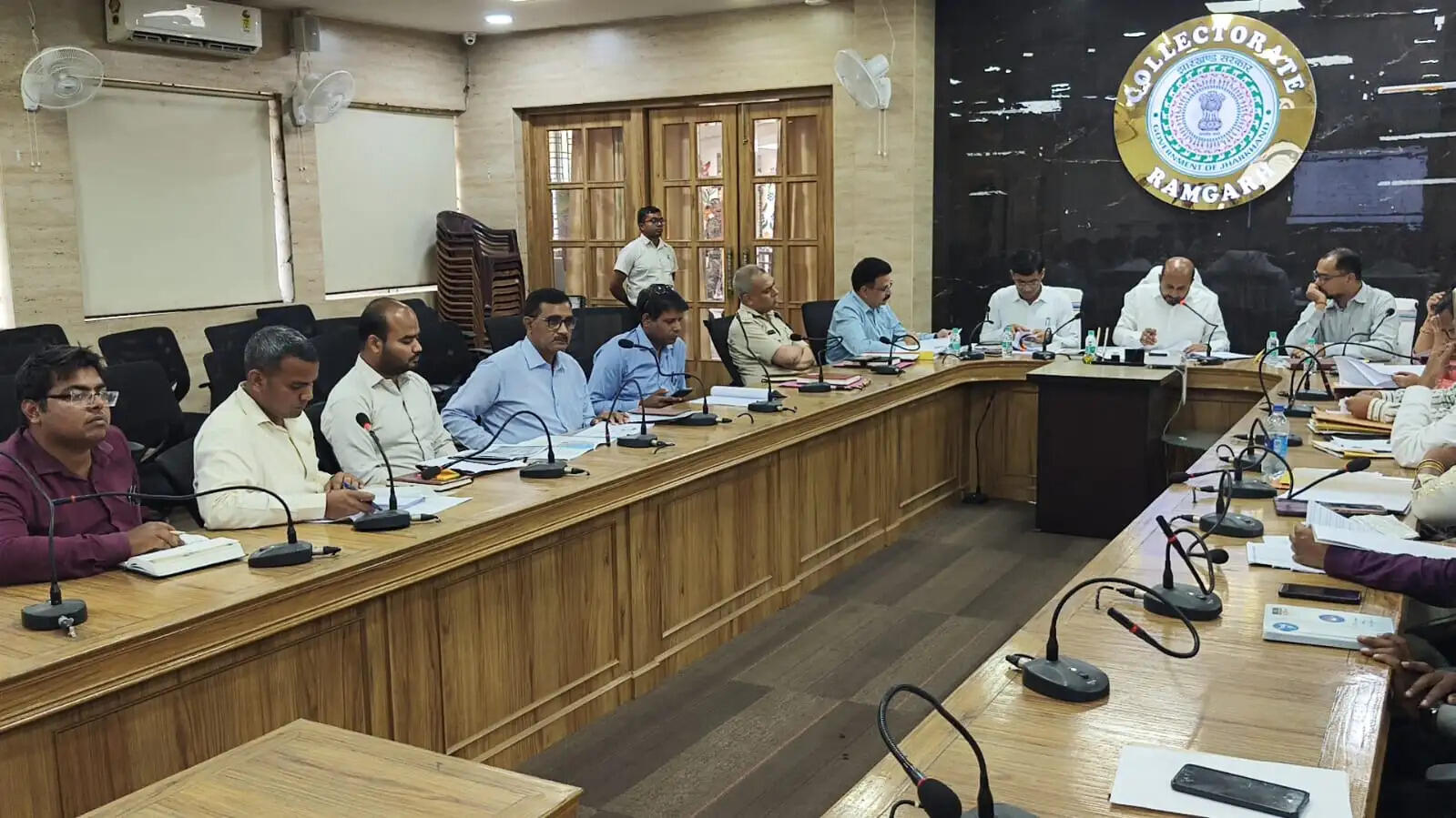 रजरप्पा मंदिर पुनर्विकास को लेकर डीसी ने की अधिकारियों के साथ बैठक, दिये निर्देश