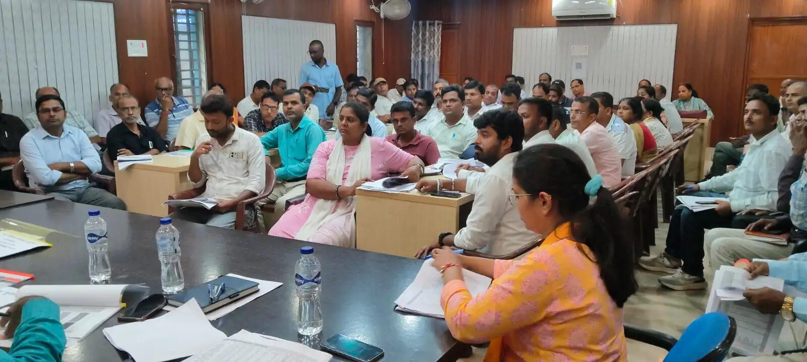 पिपरा में डीडीसी ने की विकास योजनाओं की समीक्षा, लंबित आवास जल्द पूरा करने का निर्देश