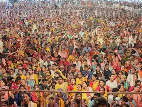 बाहर से संसारी लेकिन भीतर से रहाे संस्कारी : पं.धीरेन्द्र कृष्ण शास्त्री