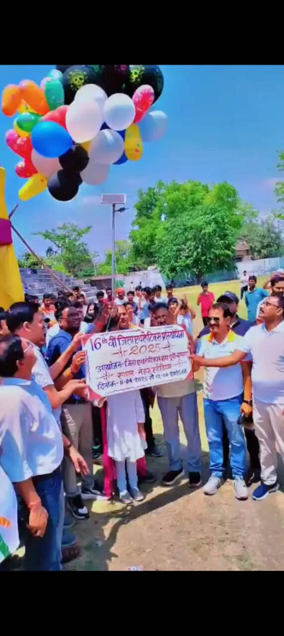 नेहरू स्टेडियम में शुरू हुआ 16वीं जिला स्तरीय एथलेटिक्स प्रतियोगिता