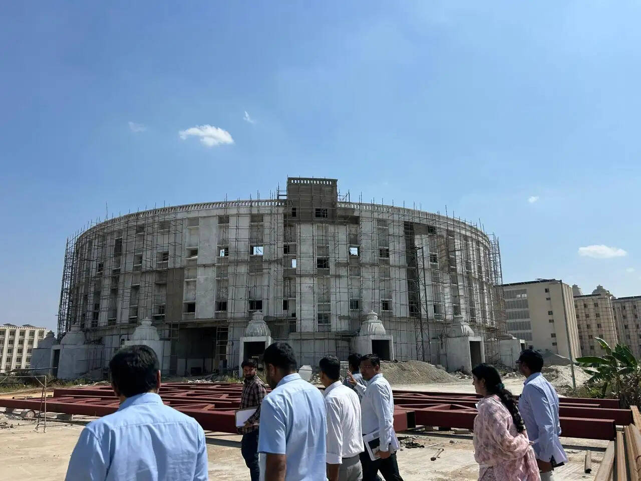 गोरखपुर : आयुष विश्वविद्यालय के निर्माण कार्यों में देरी पर मंडलायुक्त सख्त