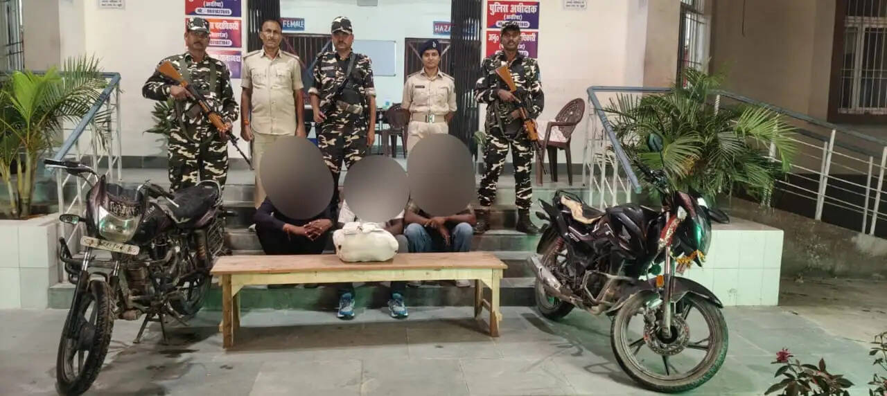 एसएसबी और बथनाहा पुलिस की संयुक्त कार्रवाई में गांजा के साथ तीन तस्कर गिरफ्तार