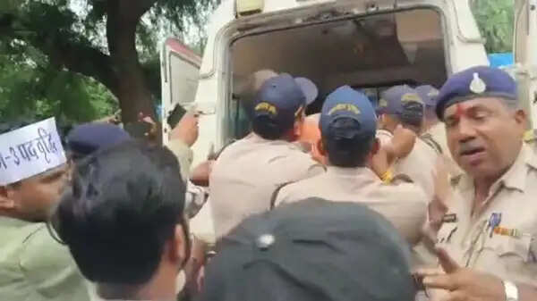 भोपाल में&nbsp;शिक्षक भर्ती अभ्यर्थी को धरना स्थल से ले गई पुलिस, साथियों ने कहा- आंदोलन और तेज करेंगे