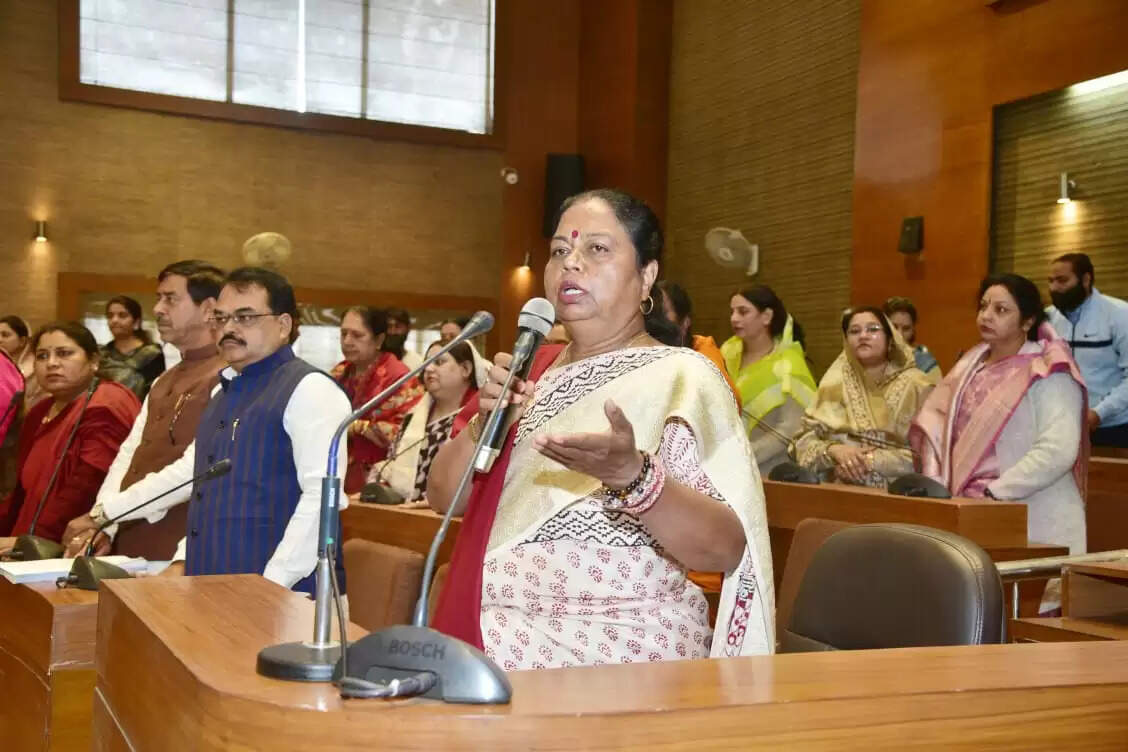 भोपाल नगर निगम परिषद की&nbsp;बैठक&nbsp;में भारी हंगामा, बीजेपी-कांग्रेस के पार्षदों ने जताया विरोध
