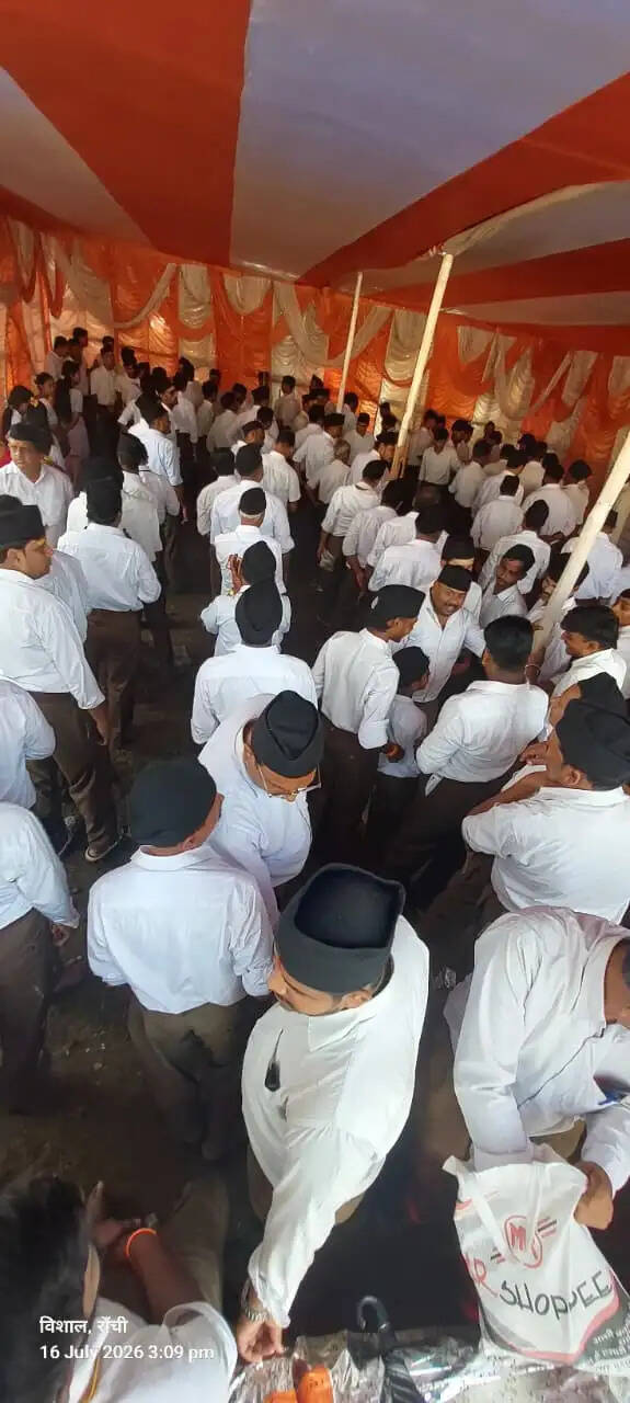 आरएसएस के स्वयंसेवकों ने जगन्नाथ रथयात्रा पर किया सेवा कार्य