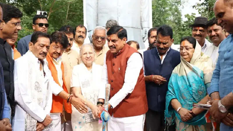 मप्रः मुख्यमंत्री डॉ. यादव ने इंदौर में अटल जी की 25 फीट ऊंची प्रतिमा स्थापना के लिए किया भूमिपूजन