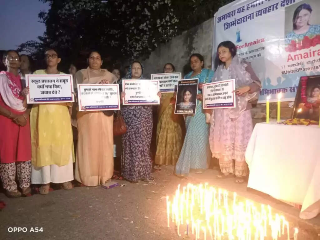कैंडल मार्च में अमायरा को नम आंखों से दी श्रद्धांजलि