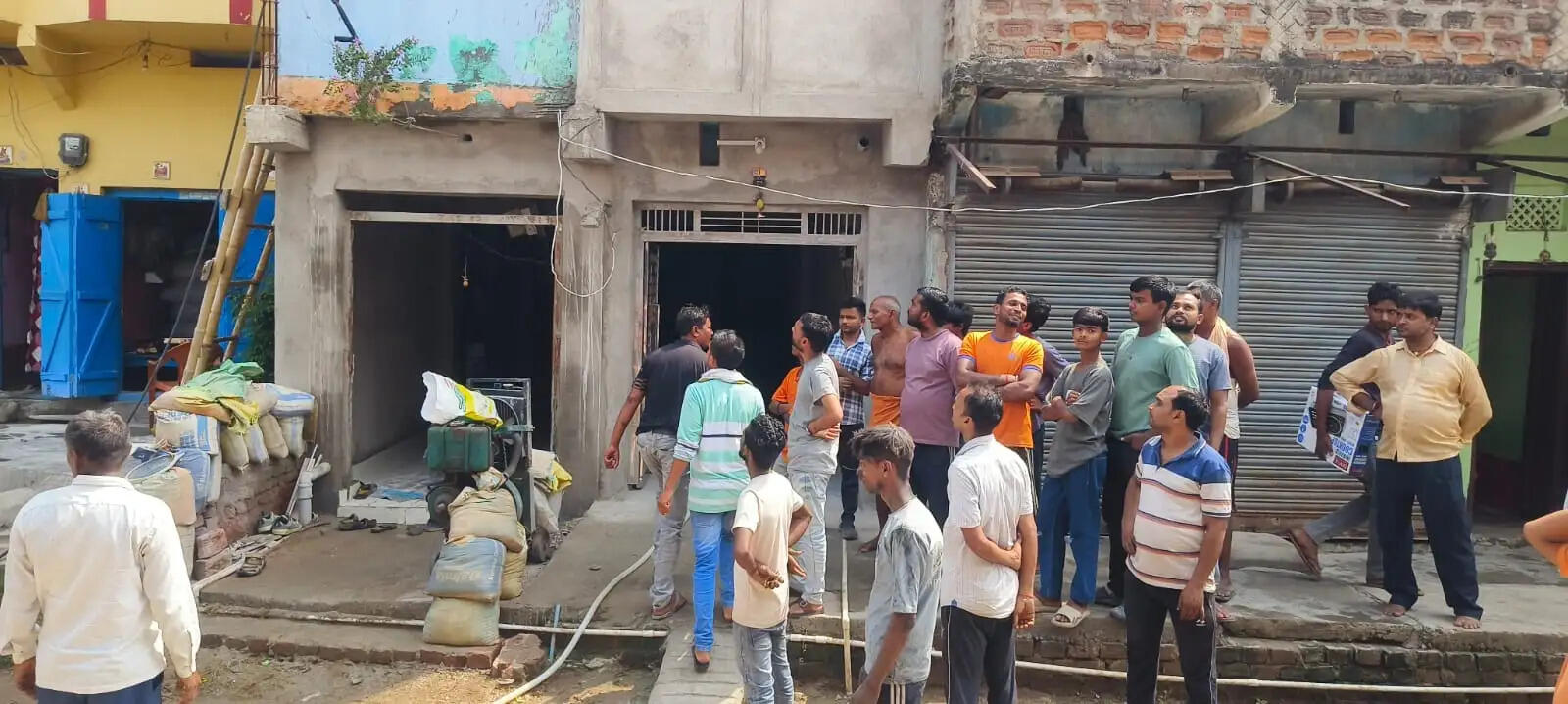 गैस सिलेंडर से लगी आग,हजारों की संपत्ति जलकर राख