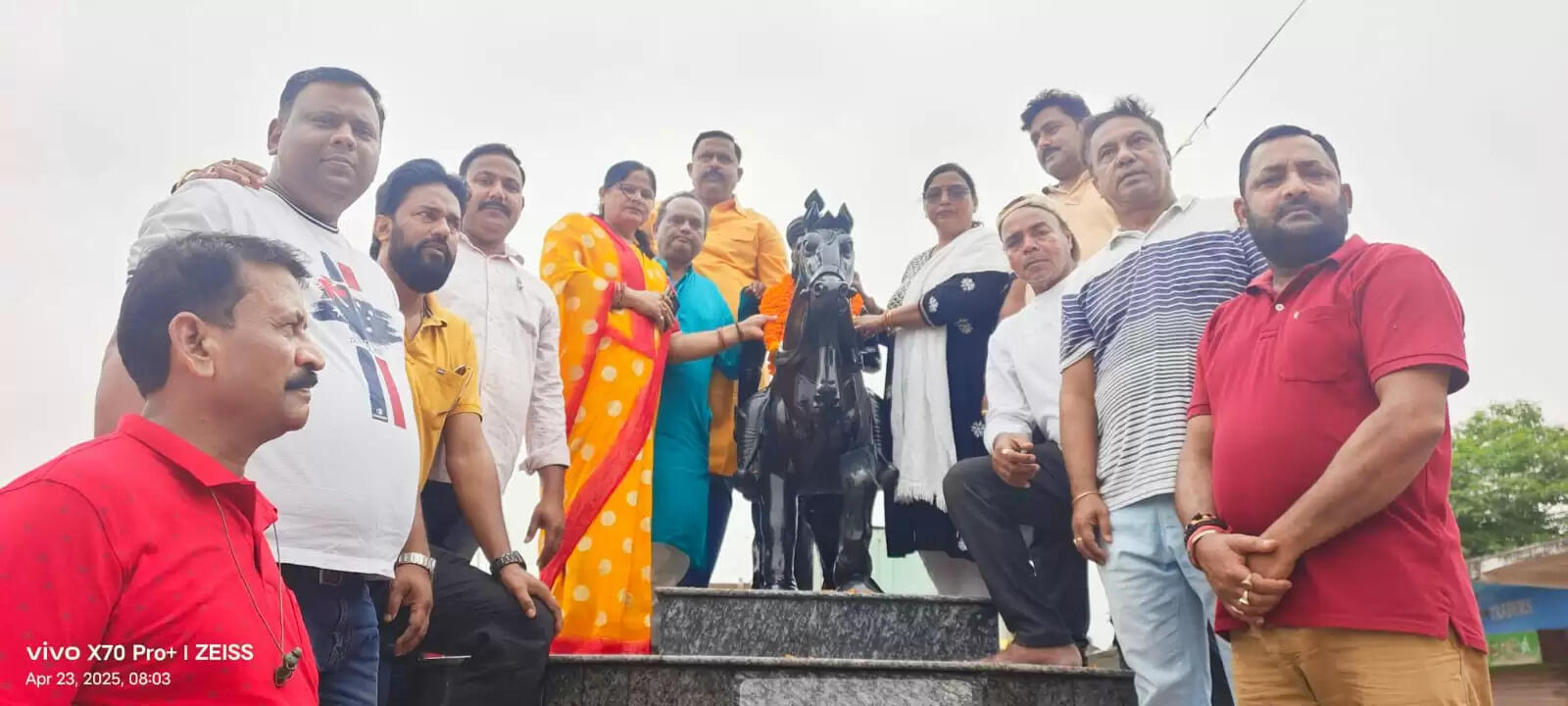 क्षत्रिय समाज ने किया बाबू वीर कुंवर सिंह की प्रतिमा पर माल्यार्पण