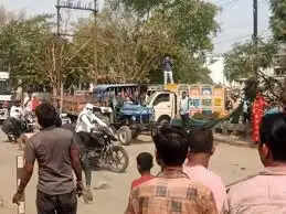 भोपाल में झुग्गियां हटाने के विरोध में अयोध्या बायपास पर हंगामा, एक घंटे जाम से यातायात प्रभावित