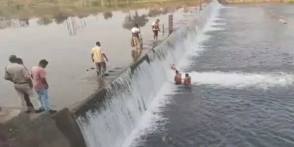 रायगढ़&nbsp;के&nbsp;पंचधारी एनीकट में नहाने, पिकनिक और सेल्फी लेने पर लगा&nbsp;प्रतिबंध, उल्लंघन पर होगी कार्रवाई