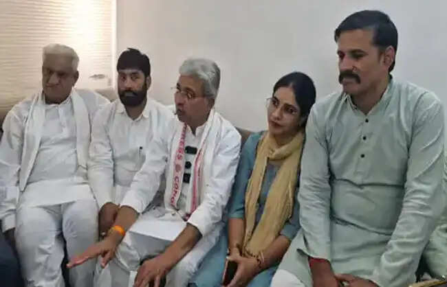 नारनाैल: पेपर लीक से युवाओं का टूटा भरोसा, सरकार पूरी तरह विफल: राव नरेंद्र सिंह