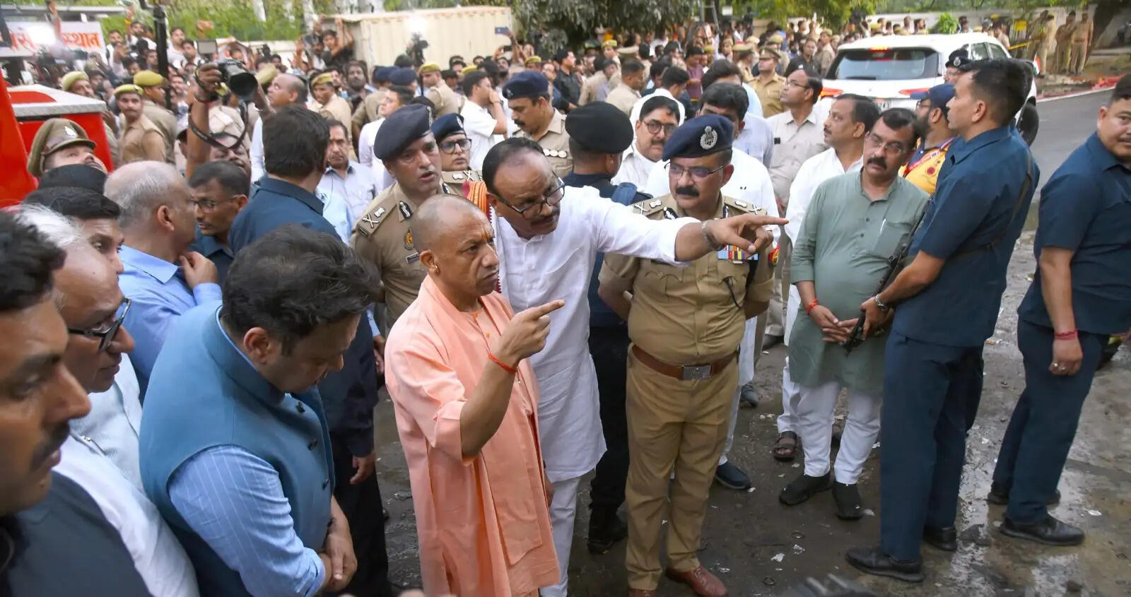 (लीड) लखनऊ की कोचिंग सेंटर में लगी आग से 14 लोगों की मौत, बढ़ सकता है आकड़ा