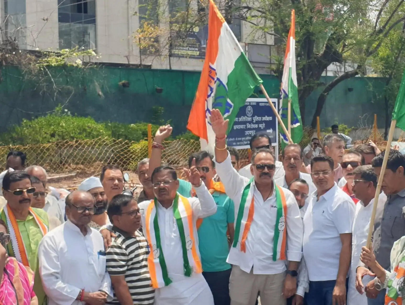नीट पेपर लीक के विरोध में कांग्रेस का प्रदर्शन, केंद्रीय शिक्षा मंत्री का पुतला दहन