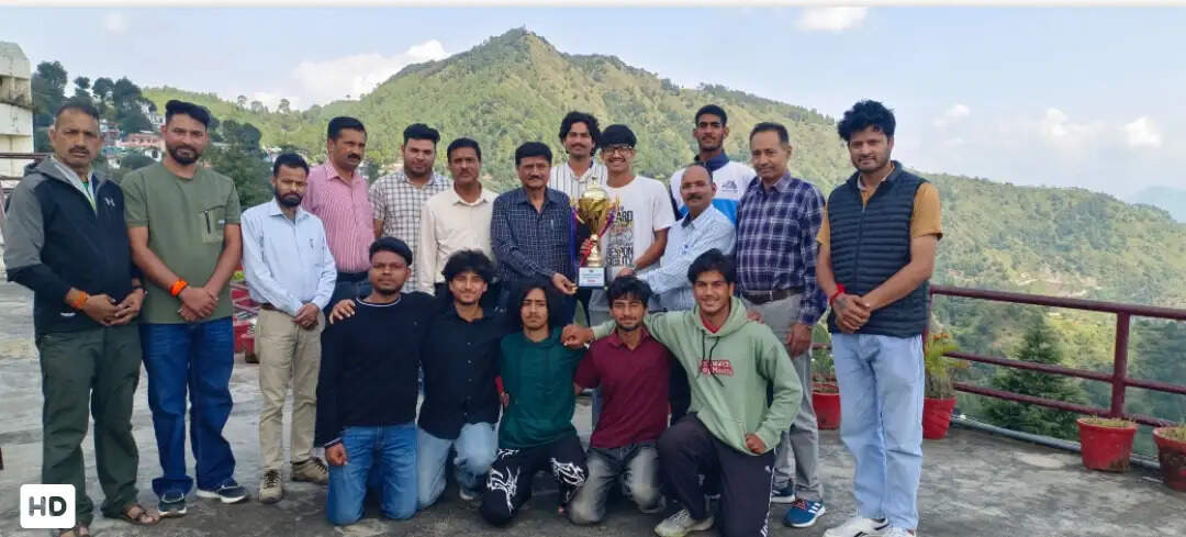 अंतर महाविद्यालय बास्केटबाल टीम का परिसर पहुंचने पर किया स्वागत