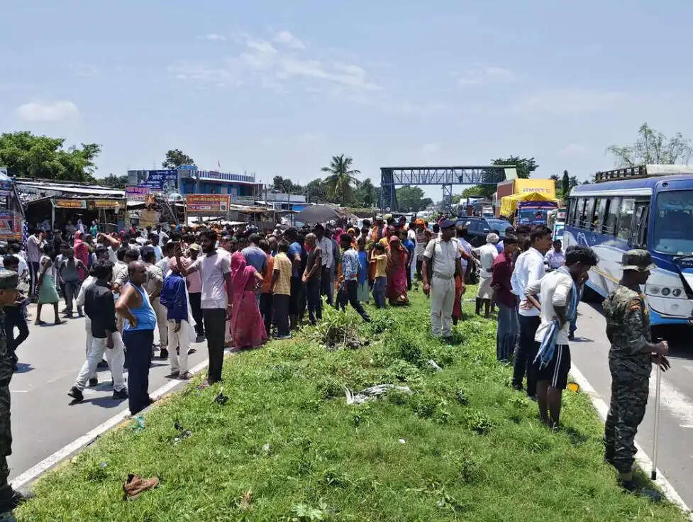 एनएच-27 पर दर्दनाक हादसा: बाइक की टक्कर से किसान की मौत,आक्रोशित ग्रामीणों ने किया सड़क जाम