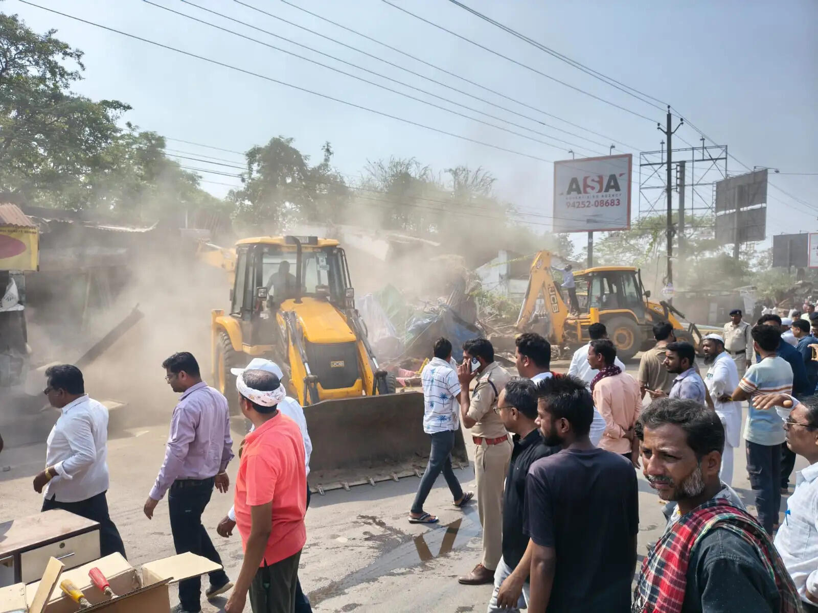 रेलवे की सख्ती: बड़ी रेल लाइन निर्माण से पहले कब्जों पर चला बुलडोजर