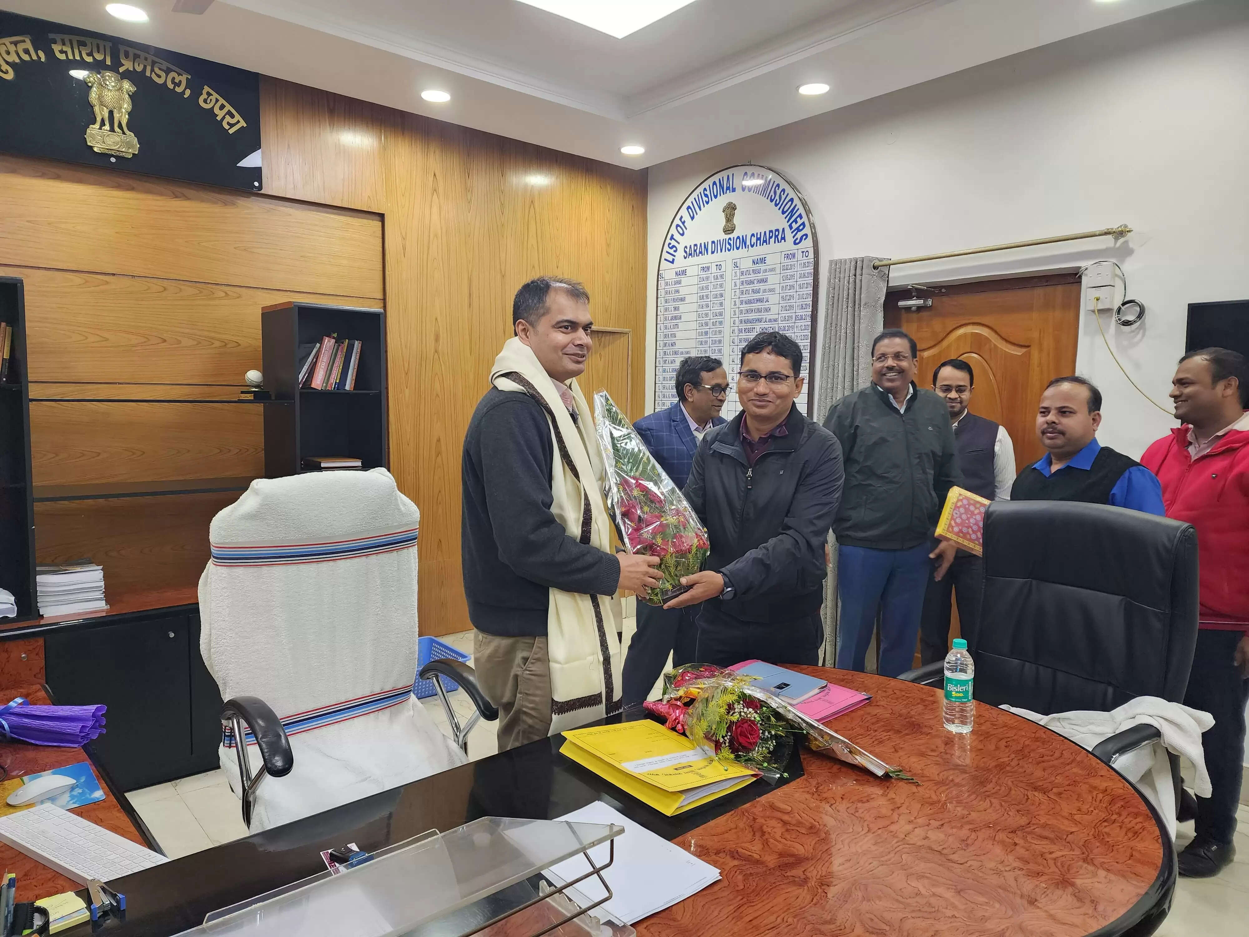 सारण प्रमंडल के आयुक्त राजीव रौशन काे दी गयी भावभीनी विदाई