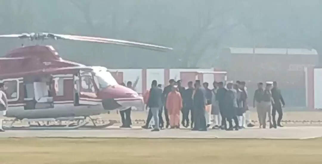 मुख्यमंत्री योगी आदित्यनाथ पहुंंचे वाराणसी,कालभैरव मंदिर में किया दर्शन पूजन