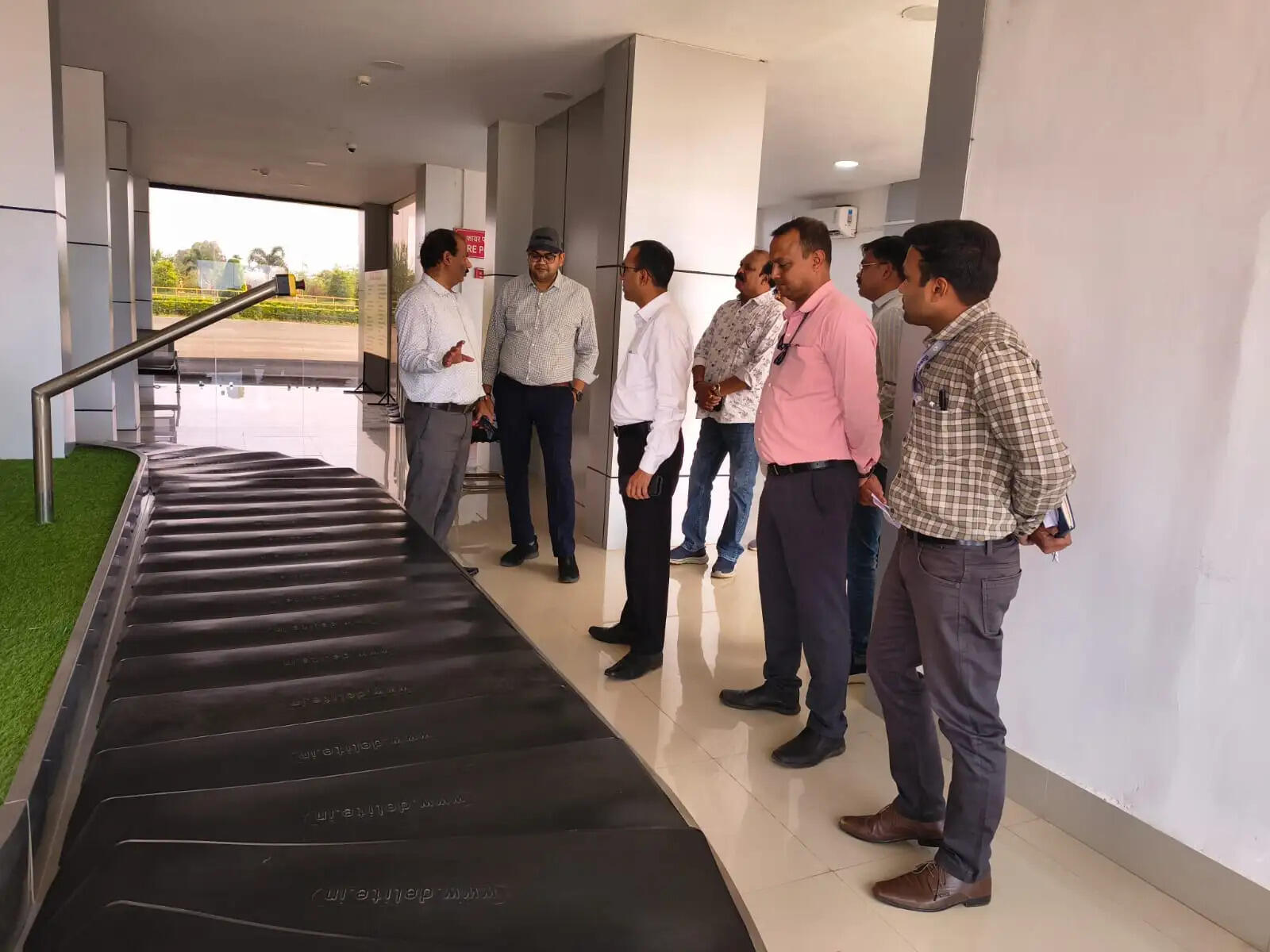 अंबिकापुर से हवाई उड़ान भरने की तैयारी, कलेक्टर ने एयरपोर्ट में तैयारियों का लिया जायजा