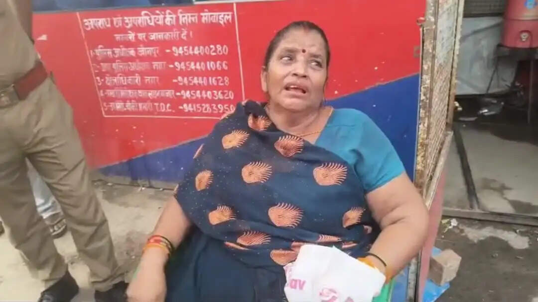 मदद का झांसा देकर बुजुर्ग महिला से दो लाख के जेवर ठगे