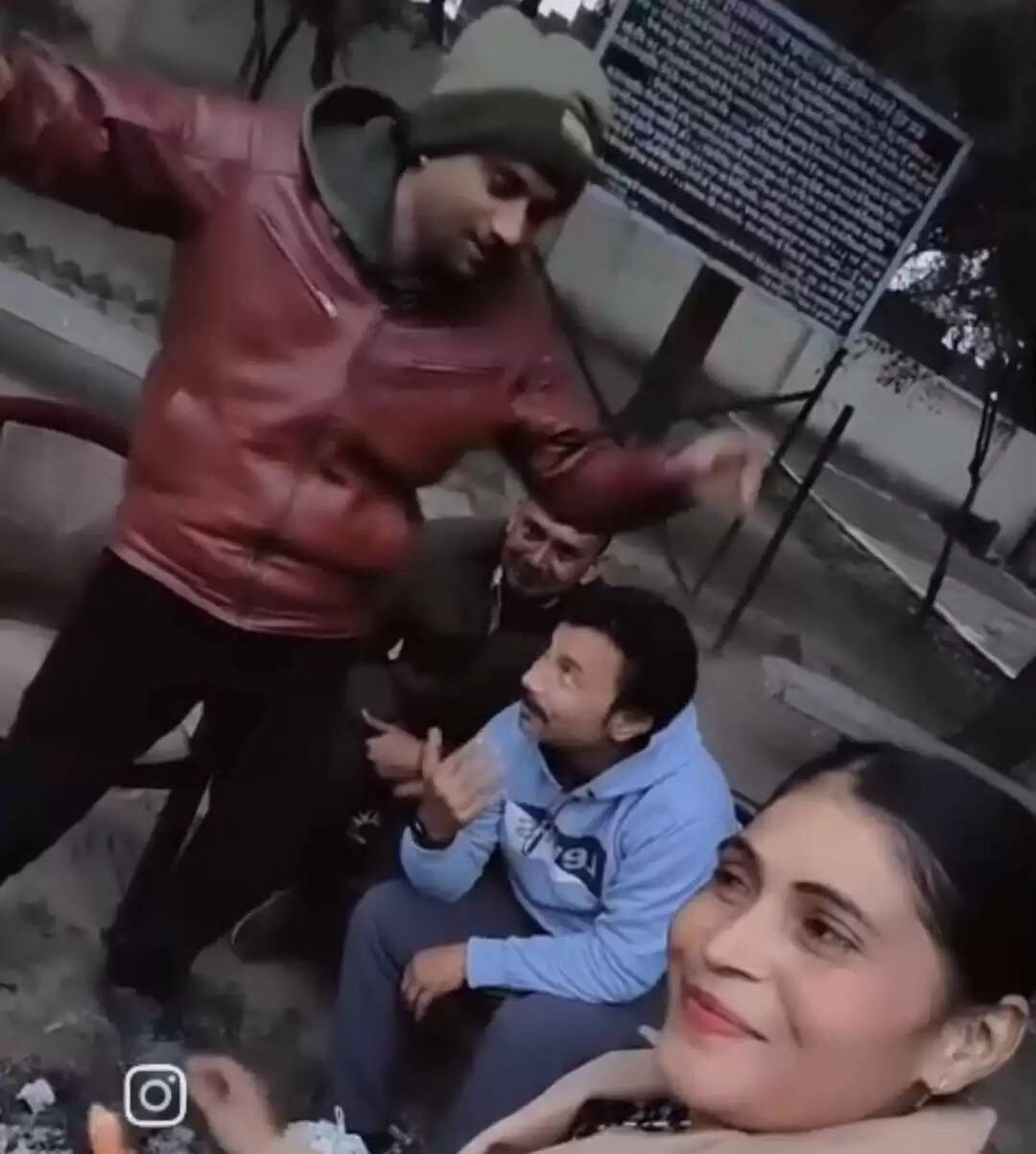 जिला उद्योग केन्द्र में रील बनाने के चक्कर में महिला समेत दो कर्मी निलंबित