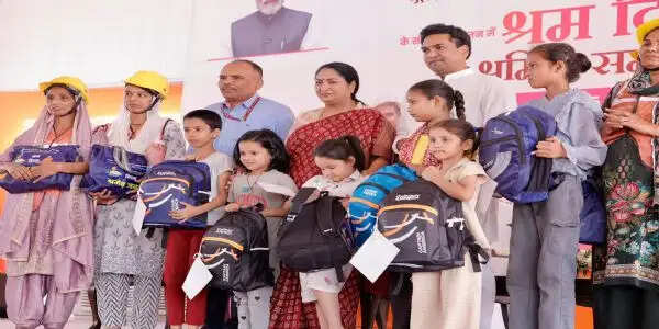 दिल्ली की मुख्यमंत्री ने प्रतिवर्ष 35 हजार श्रमिकों को प्रशिक्षित करने वाले कौशल विकास अभियान का किया शुभारंभ