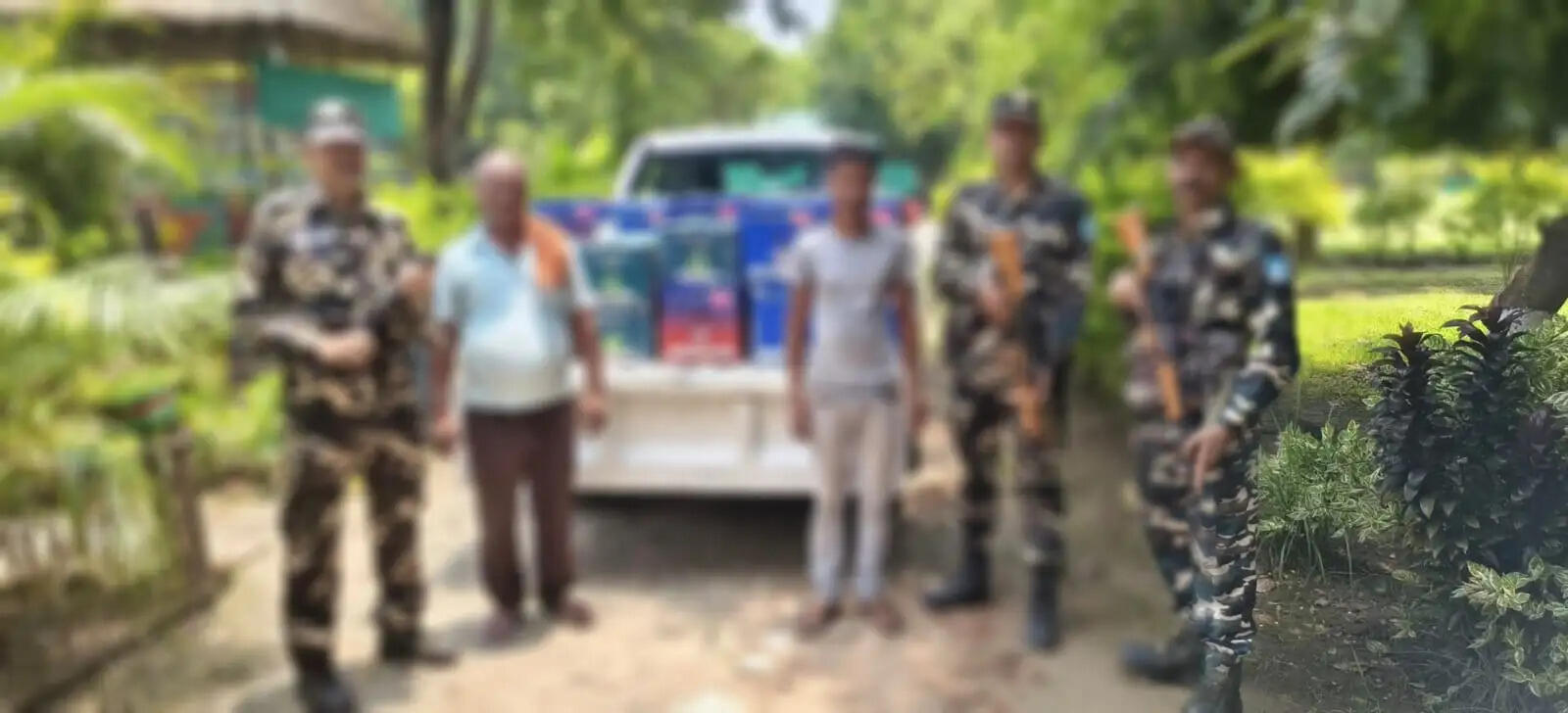 एसएसबी ने नेपाल से तस्करी कर लाए गए चाइनीज सेव और नाशपाती किया जब्त, दो गिरफ्तार