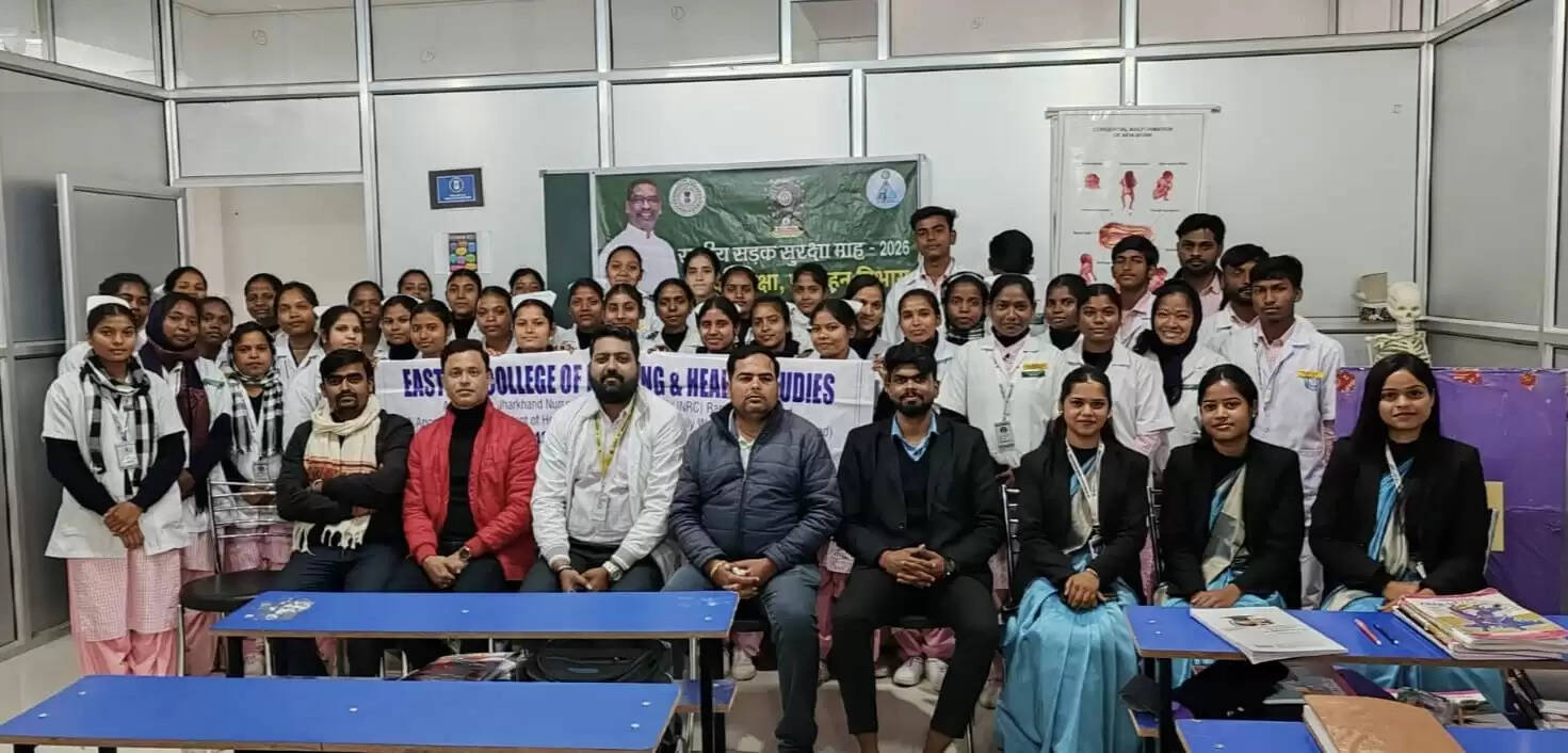 नर्सिंग छात्राओं काे दी गई यातायात के नियमों की जानकारी