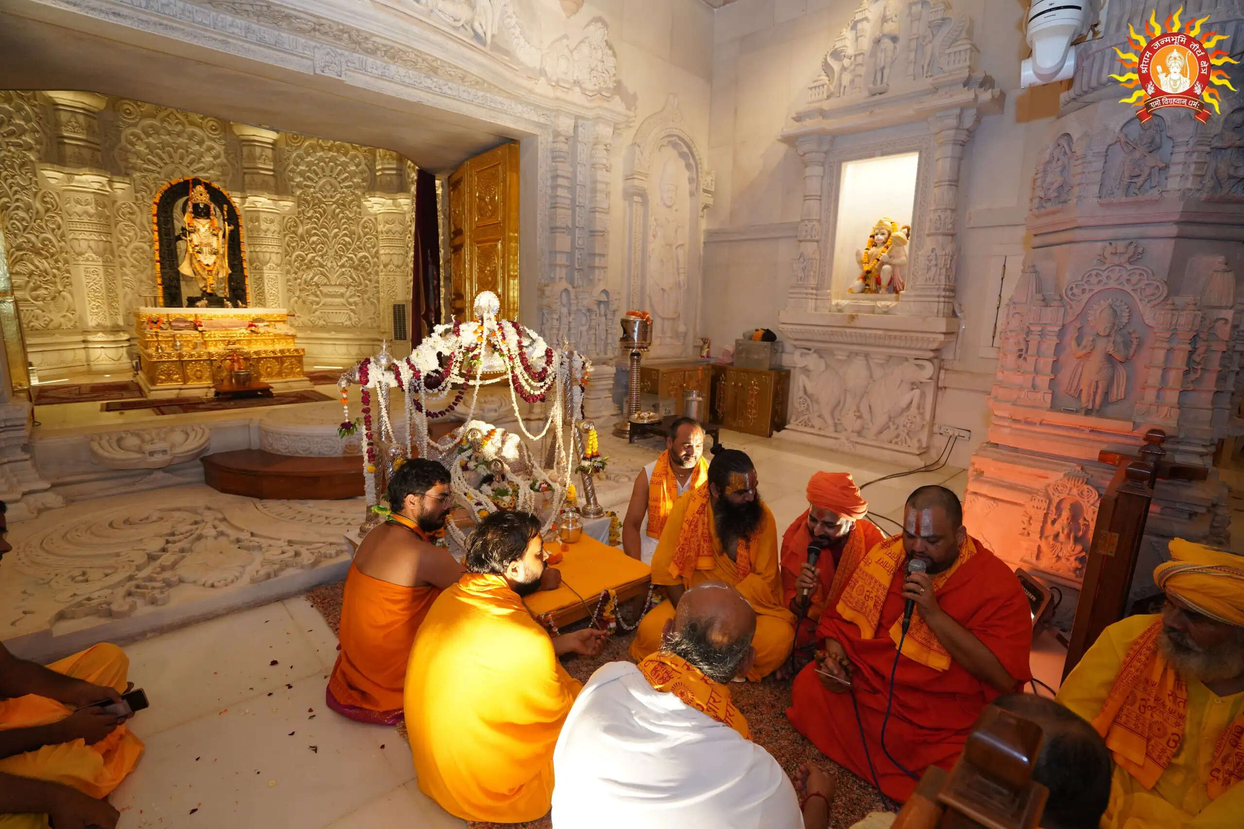 श्रीराम जन्मभूमि में संत महंत की मौजूदगी में हुआ झूला उत्सव