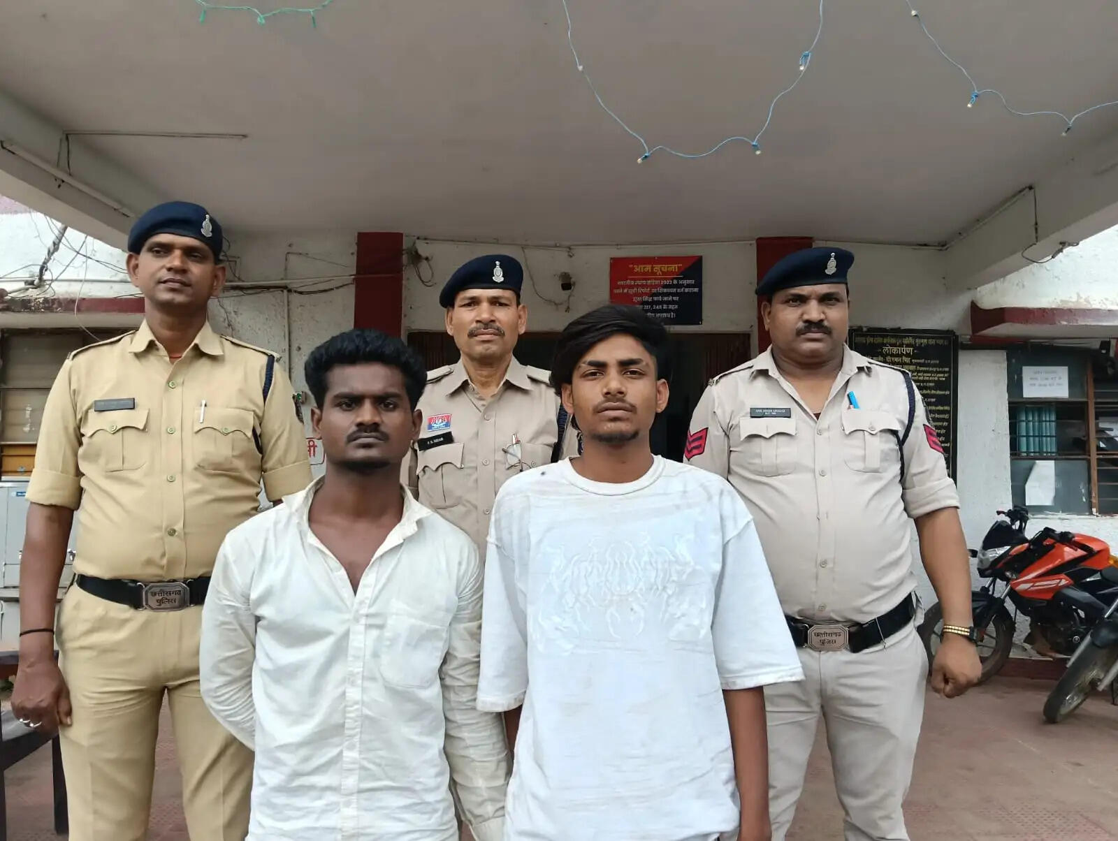 जांजगीर-चांपा: फल्ली बेचकर लौट रहे युवक से लूट मामले में तीन आरोपित गिरफ्तार, माेटरसाइकिल और नगदी बरामद
