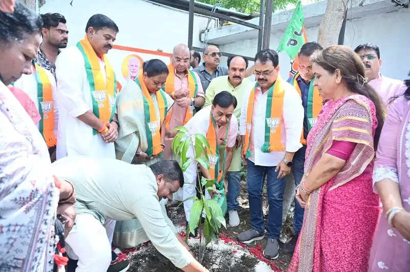 प्रकृति हमारे जीवन का आधार ही नहीं, आने वाली पीढ़ियों के सुरक्षित भविष्य की सबसे बड़ी पूंजी भी हैः उप मुख्यमंत्री देवड़ा