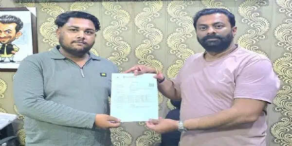 जरूरतमंदों को वितरित किए राशन कार्ड और आयुष्मान कार्ड