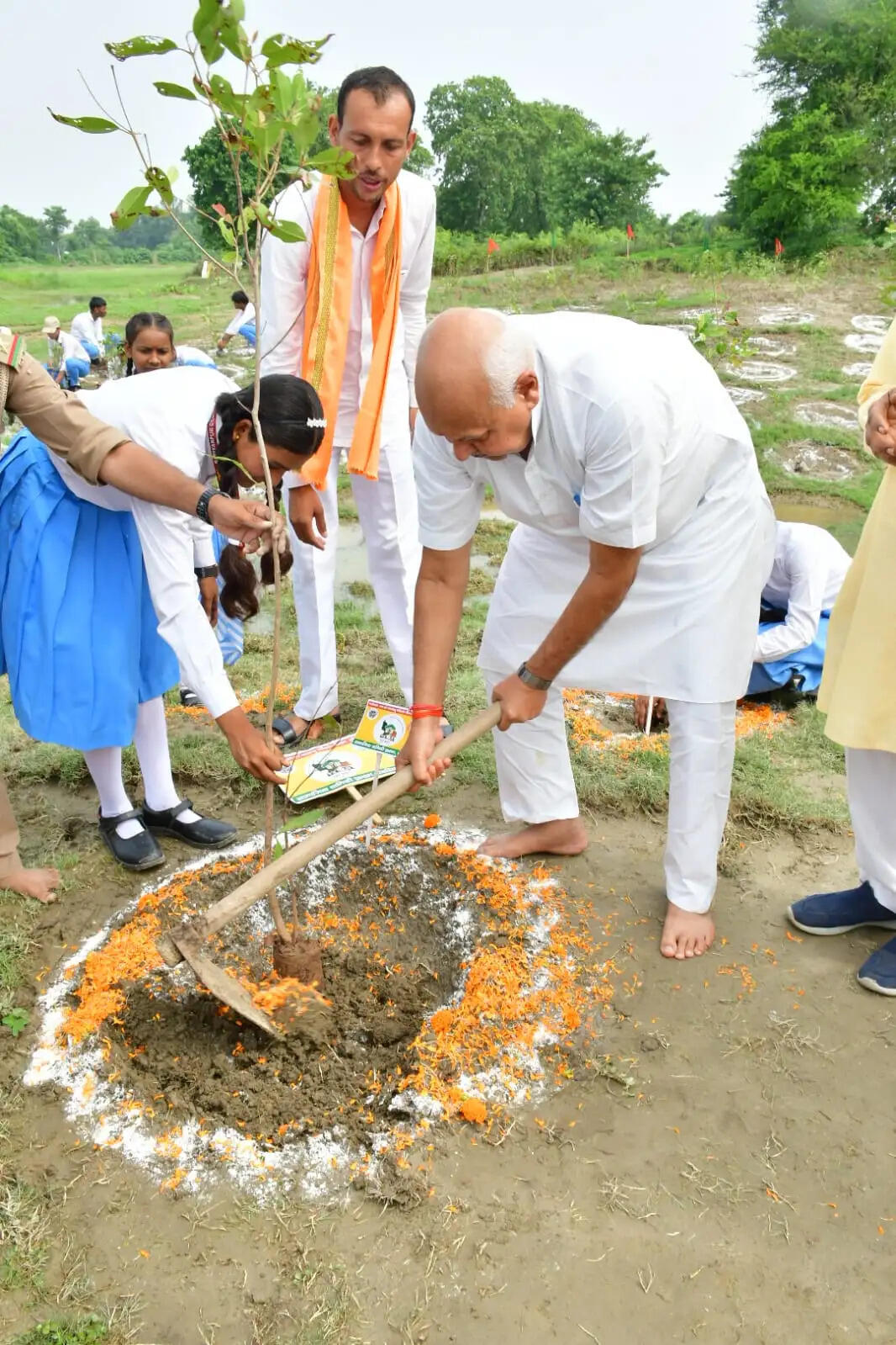एक पेड़ मां के नाम' अभियान के तहत देवरिया में 40 लाख पौधरोपण का लक्ष्य, कृषि मंत्री सूर्य प्रताप शाही ने किया शुभारंभ