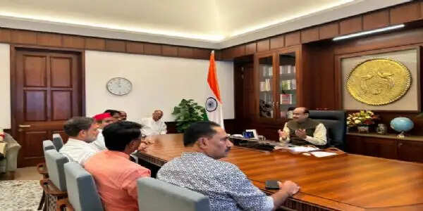 राहुल गांधी ने लोकसभा अध्यक्ष से की मुलाकात, परीक्षा पत्र लीक और छात्रों पर पुलिस कार्रवाई पर चर्चा की मांग