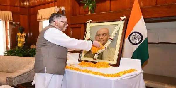 सरदार वल्लभभाई पटेल की जयंती पर राज्यपाल संतोष गंगवार ने अर्पित की श्रद्धांजलि