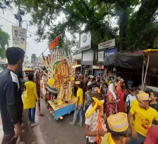 गणपति बप्पा को अंतिम दिन अश्रुपूरित आंखों से दी विदाई,अगले बरस का दिया निमंत्रण