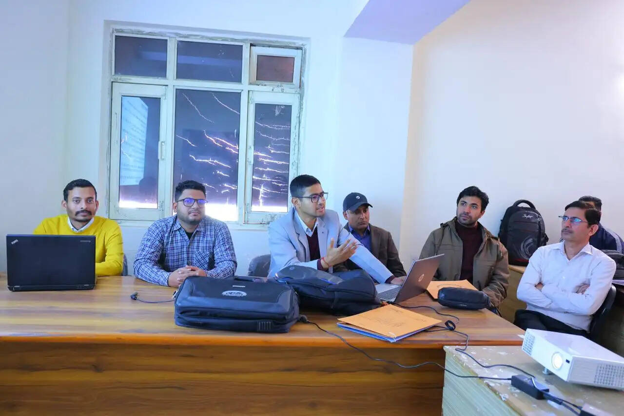 मकानों व परिवारों के सूचीकरण को लेकर 23 फील्ड ट्रेनर को प्रशिक्षण