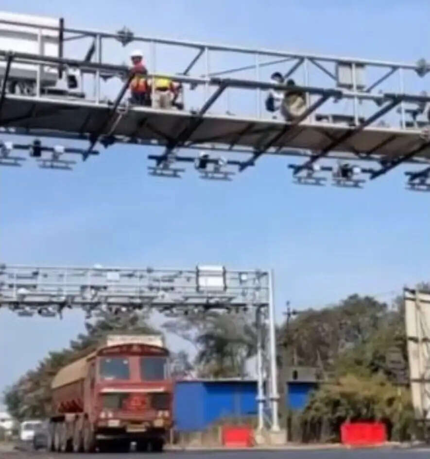 गुजरात के सूरत में देश का पहला ‘बैरियरलेस’ टोल प्लाजा शुरू