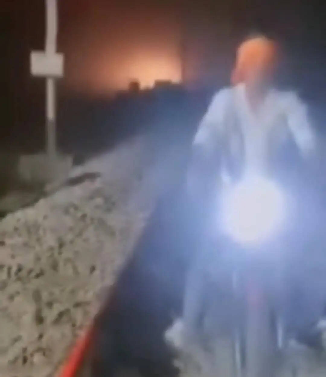 रेलवे ट्रैक पर बाइक चलाने का वीडियो सोशल मीडिया में वायरल, आरपीएफ जांच में जुटी