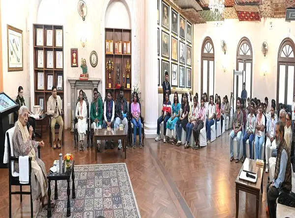‘एक भारत, श्रेष्ठ भारत’ कार्यक्रम के तहत केरल आईआईटी से आए 55 सदस्यीय दल ने राज्यपाल से की मुलाकात
