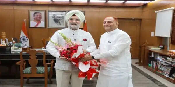 महापौर ने दिल्ली के उपराज्यपाल से की शिष्टाचार भेंट, स्वच्छता, सुरक्षा तथा नागरिक सुविधाओं से जुड़े विषयों पर चर्चा