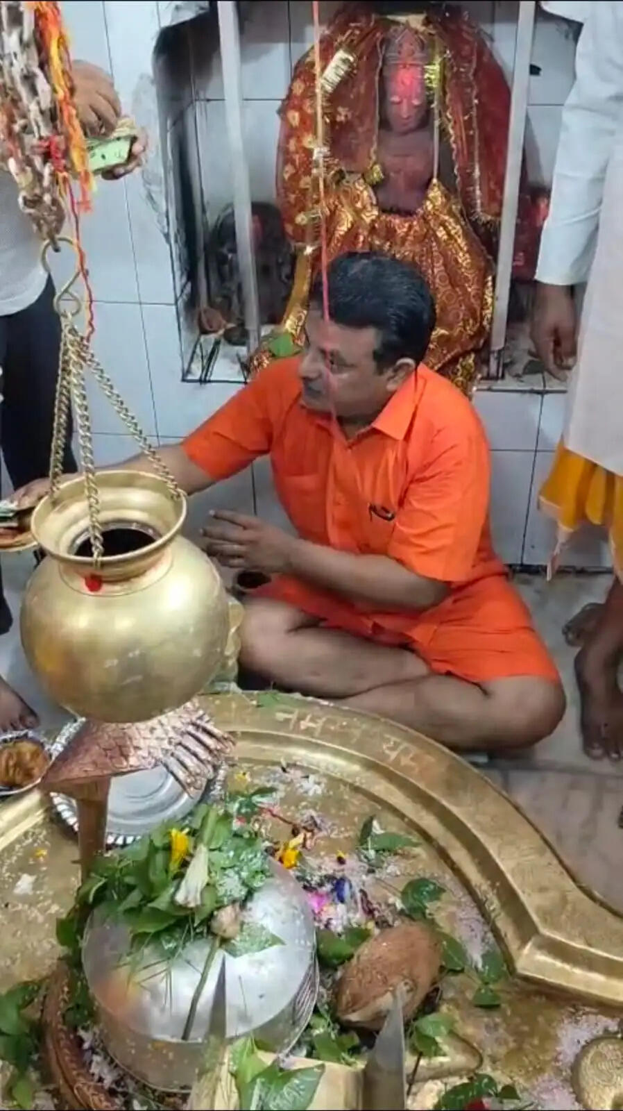 सावन के पहले सोमवार शिवमय हुआ कोयलांचल, कनकेश्वर धाम में उमड़ा जनसैलाब, भोलेनाथ के जयघोष से गूंजे शिवालय