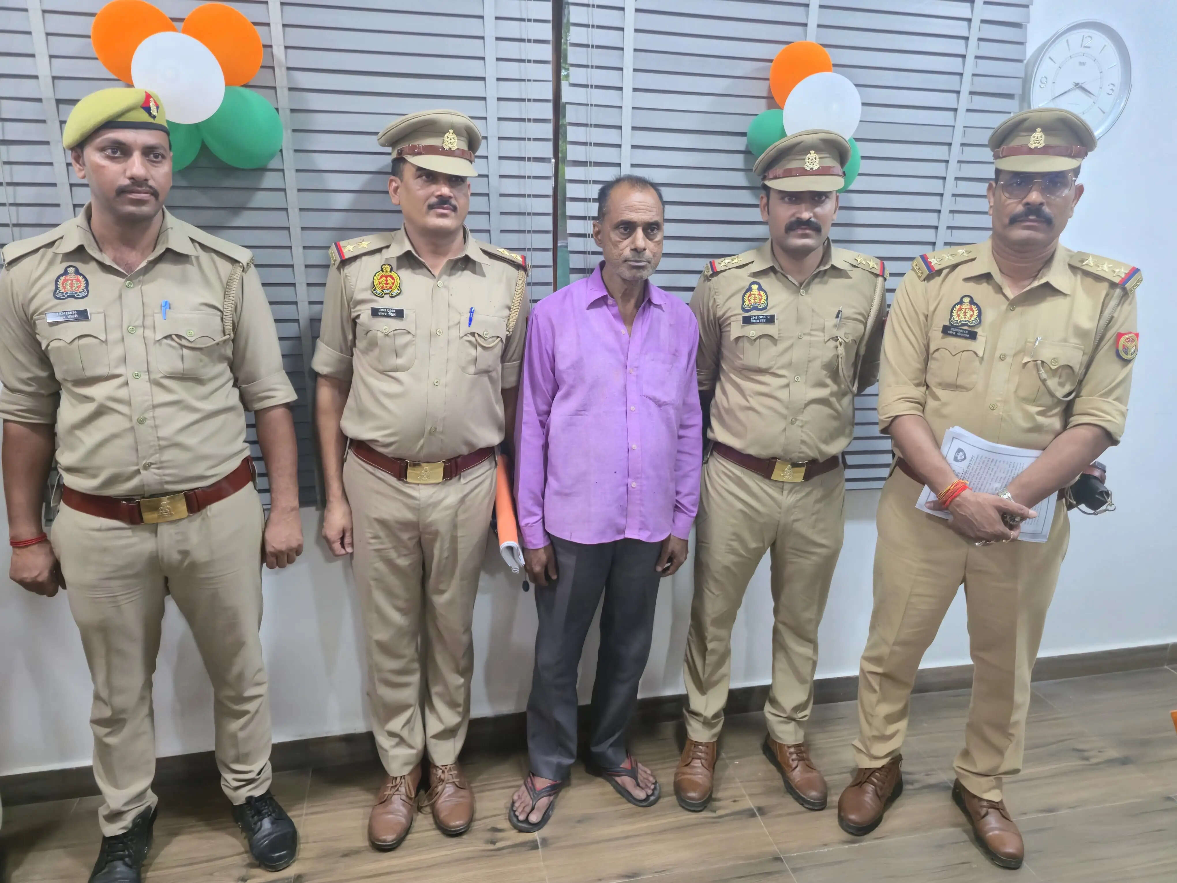पुलिस को 16 साल से चकमा दे रहा 50 हजार का इनामी ठग गिरफ्तार