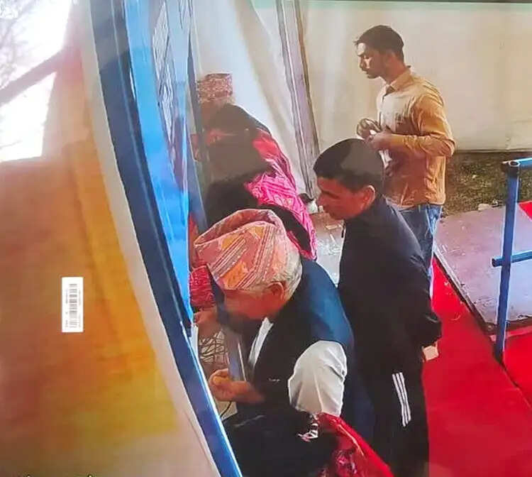 ऋषिकुल रजिस्ट्रेशन सेंटर में विदेशी महिला का मोबाइल चाेरी