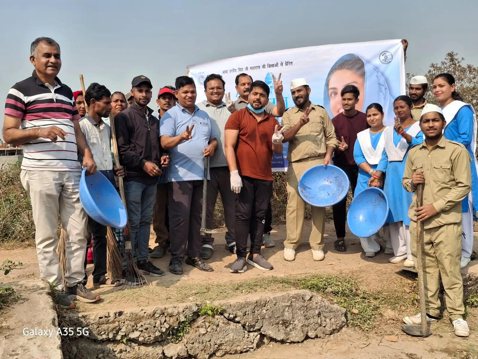 कोरबा आयुक्त ने दादर तालाब पहुंचकर टीम के साथ की सफाई, सहभागिता का किया आव्हान